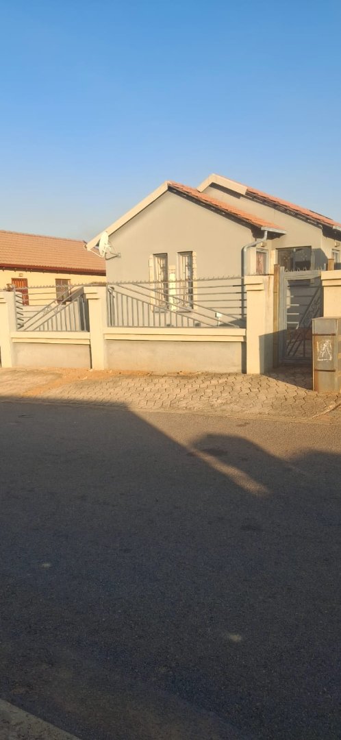 To Let 3 Bedroom Property for Rent in Lotus Gardens Gauteng