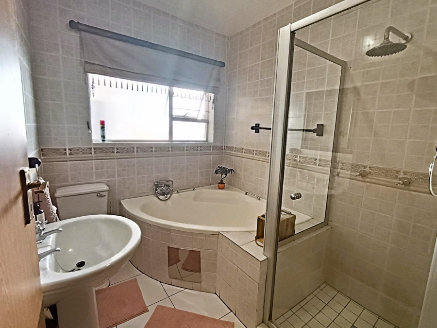 3 Bedroom Property for Sale in Clubview Gauteng