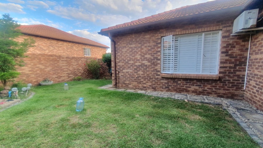 2 Bedroom Property for Sale in Amberfield Gauteng