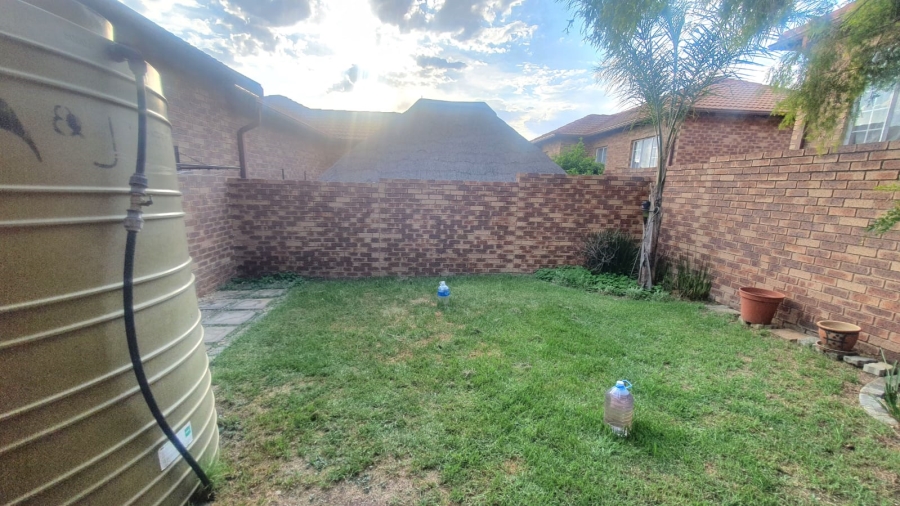 2 Bedroom Property for Sale in Amberfield Gauteng