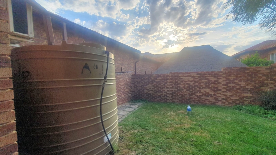 2 Bedroom Property for Sale in Amberfield Gauteng