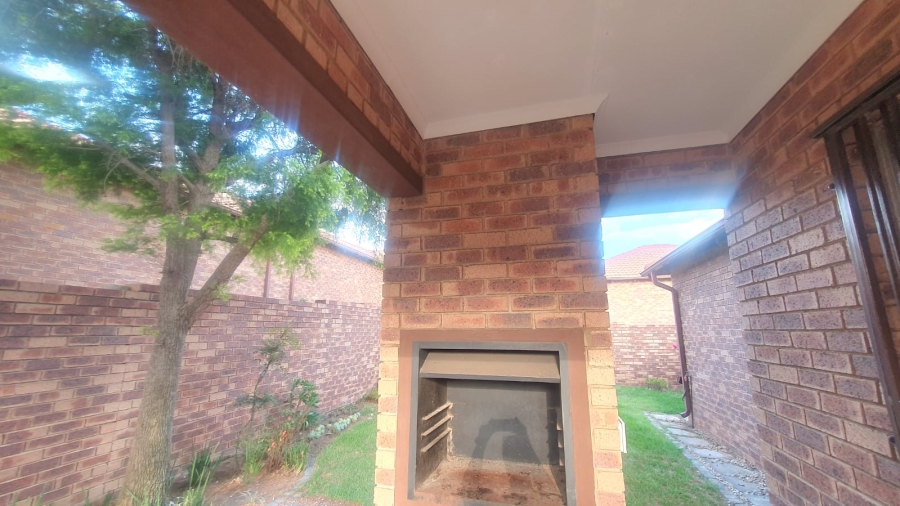 2 Bedroom Property for Sale in Amberfield Gauteng