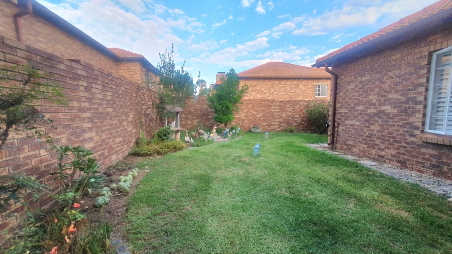 2 Bedroom Property for Sale in Amberfield Gauteng
