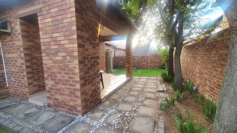 2 Bedroom Property for Sale in Amberfield Gauteng
