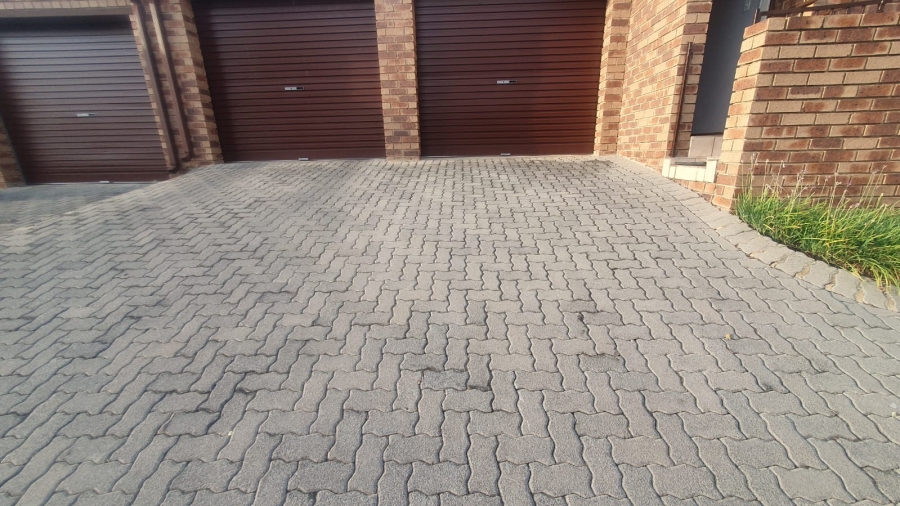 2 Bedroom Property for Sale in Amberfield Gauteng