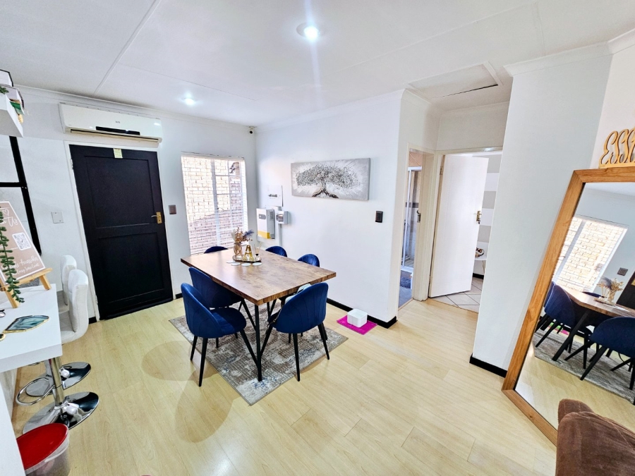 2 Bedroom Property for Sale in Monavoni Gauteng