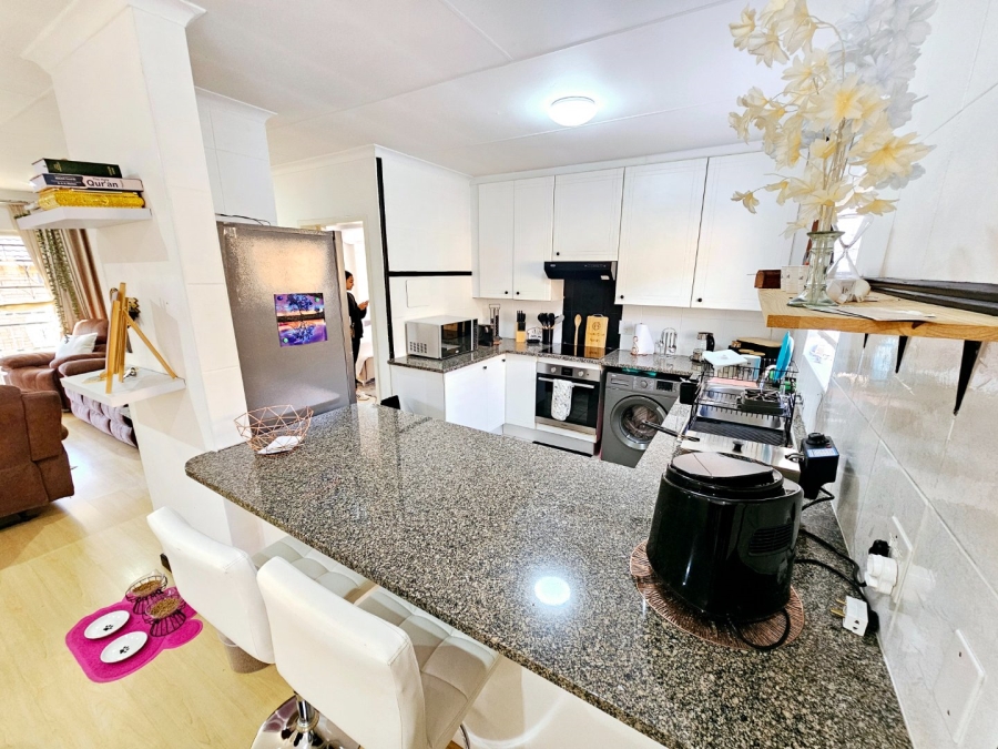 2 Bedroom Property for Sale in Monavoni Gauteng