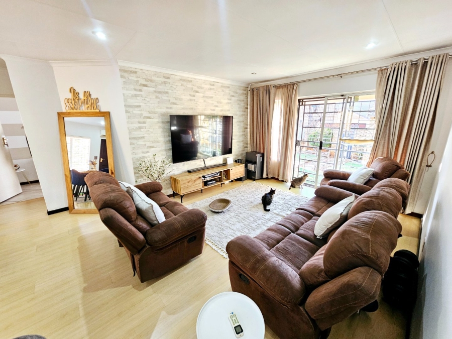 2 Bedroom Property for Sale in Monavoni Gauteng