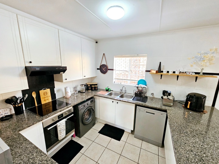 2 Bedroom Property for Sale in Monavoni Gauteng