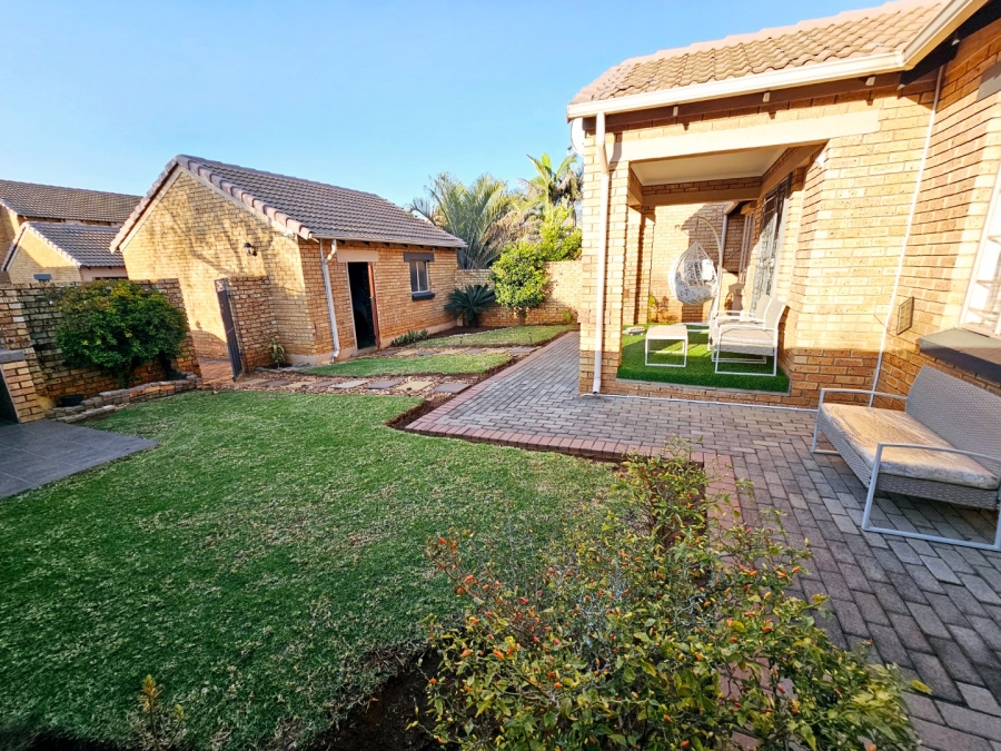 2 Bedroom Property for Sale in Monavoni Gauteng