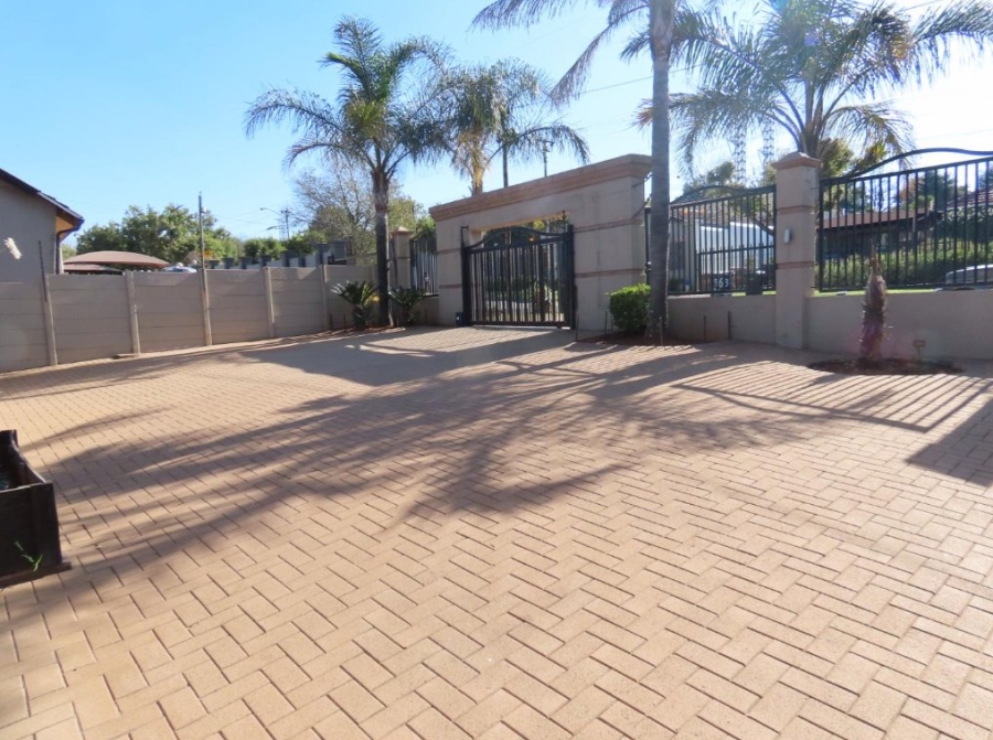 3 Bedroom Property for Sale in Dawnview Gauteng