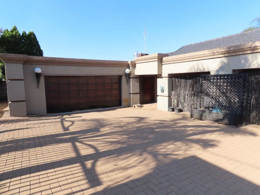 3 Bedroom Property for Sale in Dawnview Gauteng