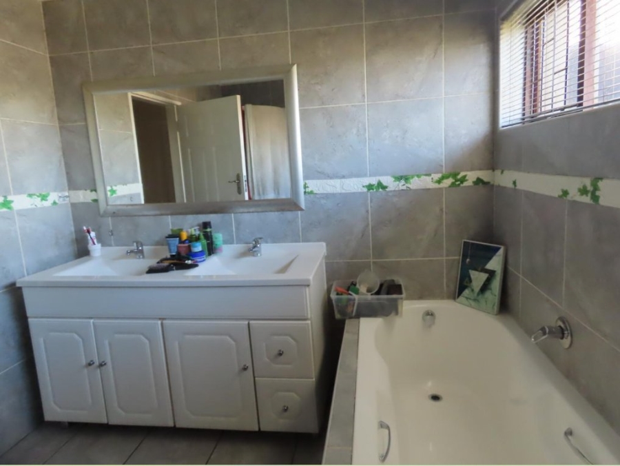3 Bedroom Property for Sale in Dawnview Gauteng