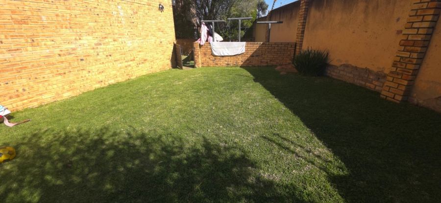 3 Bedroom Property for Sale in Brackendowns Gauteng