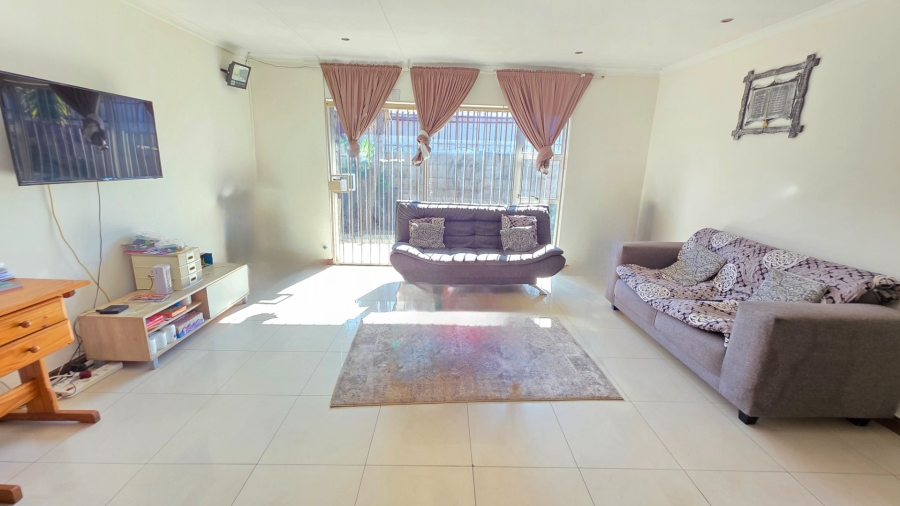To Let 3 Bedroom Property for Rent in Erasmia Gauteng