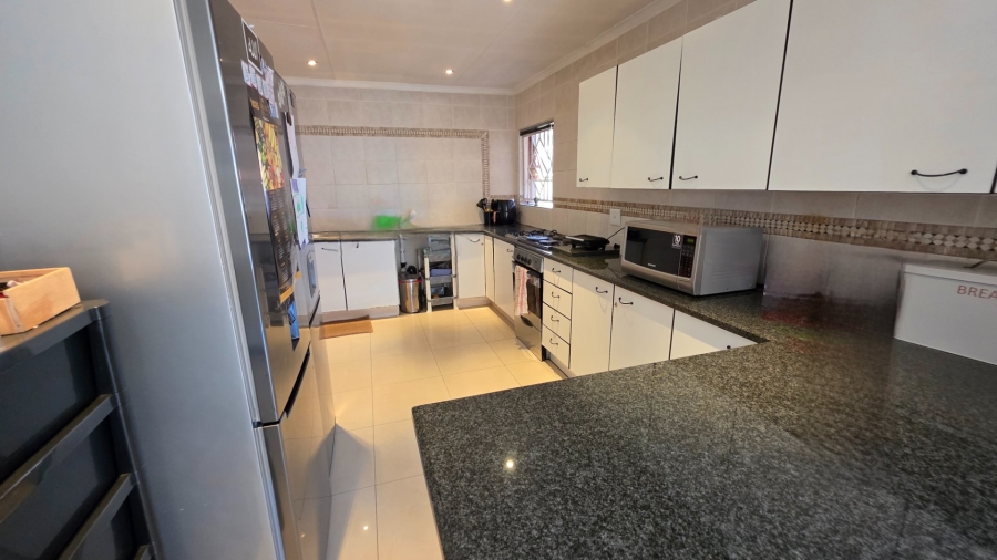 To Let 3 Bedroom Property for Rent in Erasmia Gauteng