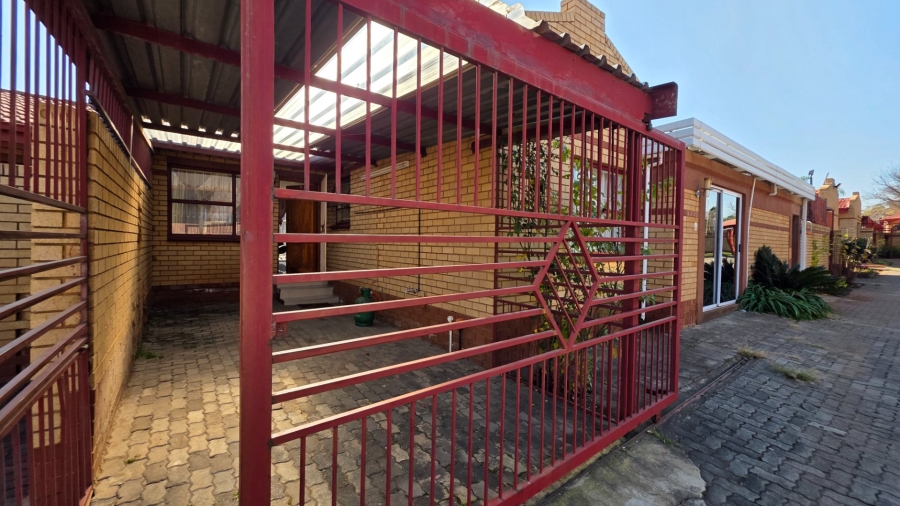To Let 3 Bedroom Property for Rent in Erasmia Gauteng