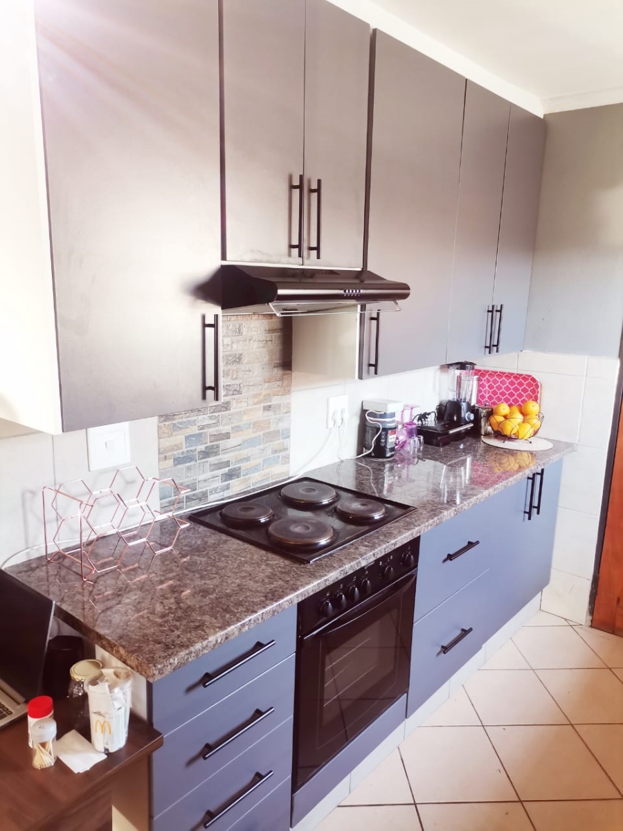 To Let 3 Bedroom Property for Rent in Clayville East Gauteng