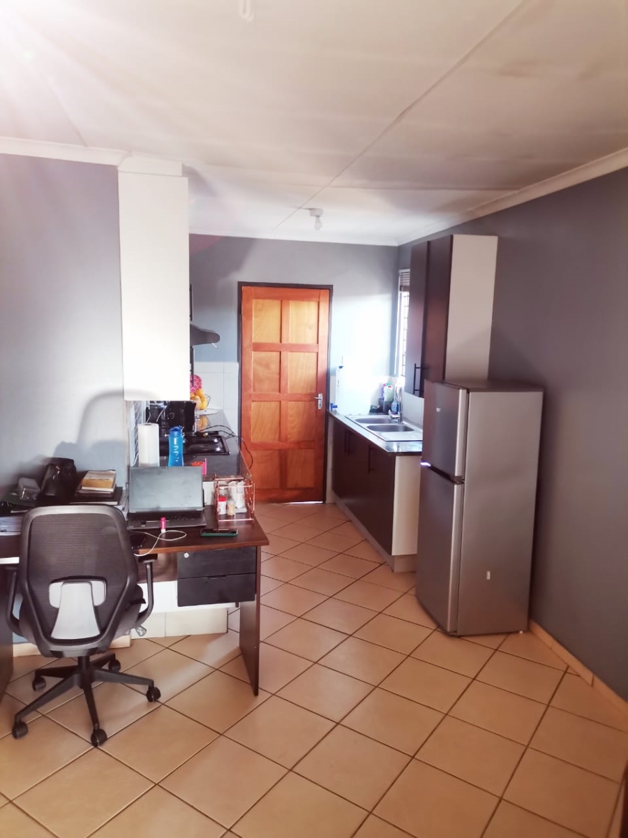 To Let 3 Bedroom Property for Rent in Clayville East Gauteng
