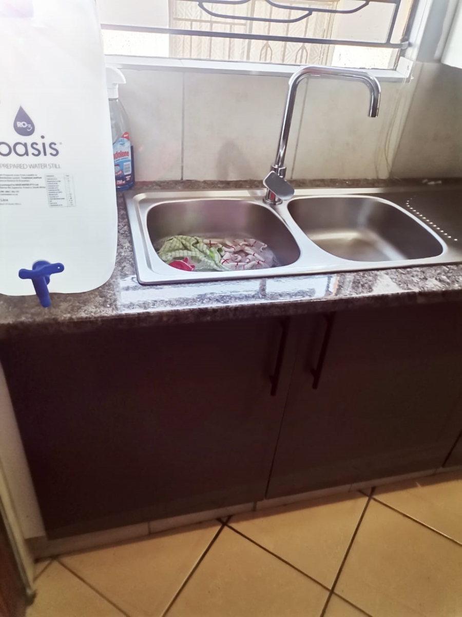 To Let 3 Bedroom Property for Rent in Clayville East Gauteng