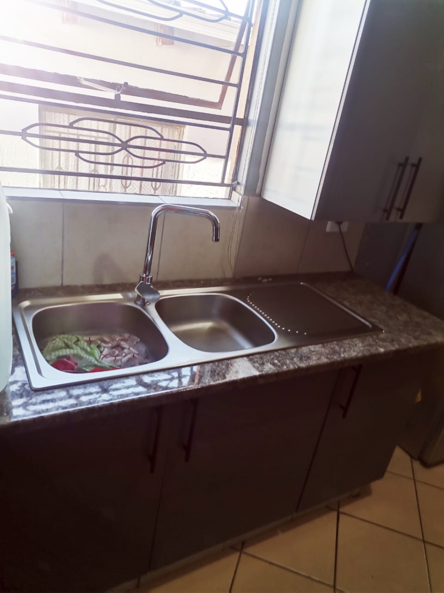 To Let 3 Bedroom Property for Rent in Clayville East Gauteng