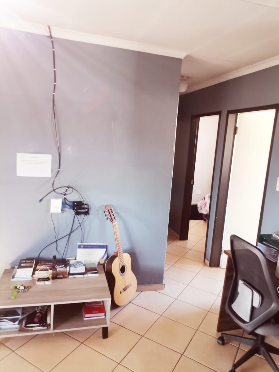 To Let 3 Bedroom Property for Rent in Clayville East Gauteng