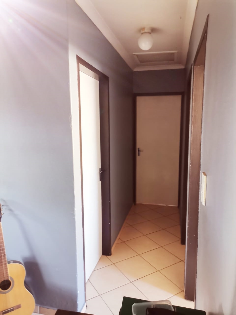 To Let 3 Bedroom Property for Rent in Clayville East Gauteng