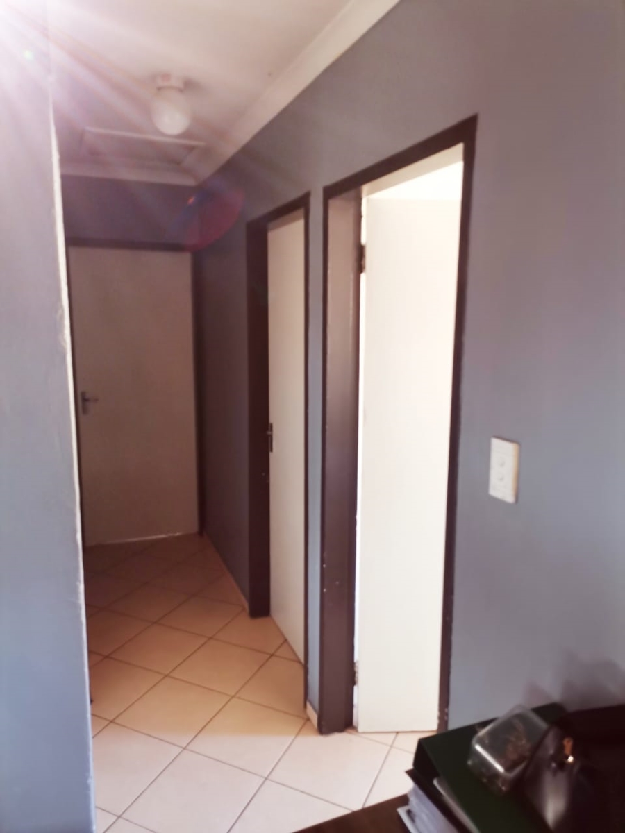 To Let 3 Bedroom Property for Rent in Clayville East Gauteng