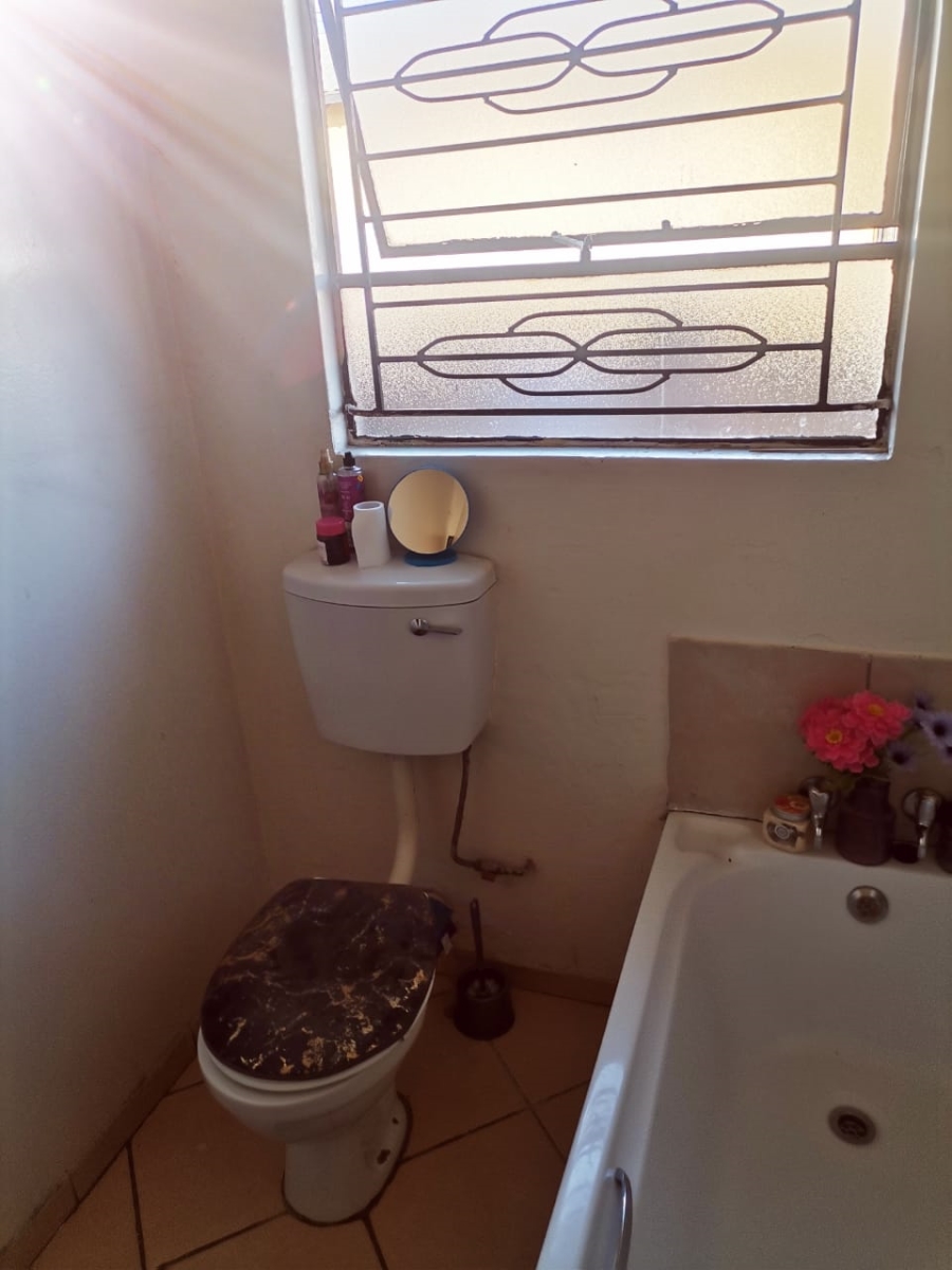 To Let 3 Bedroom Property for Rent in Clayville East Gauteng
