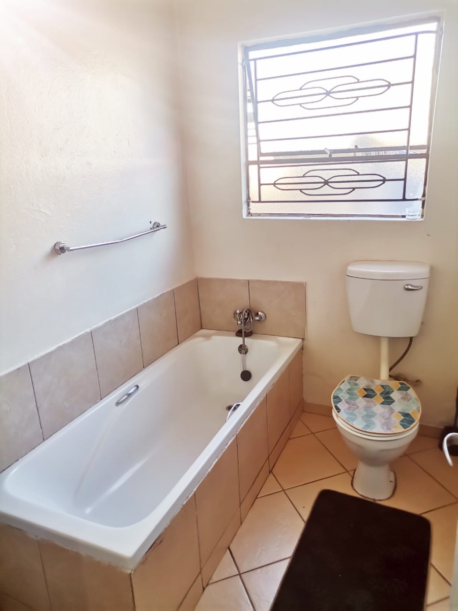 To Let 3 Bedroom Property for Rent in Clayville East Gauteng