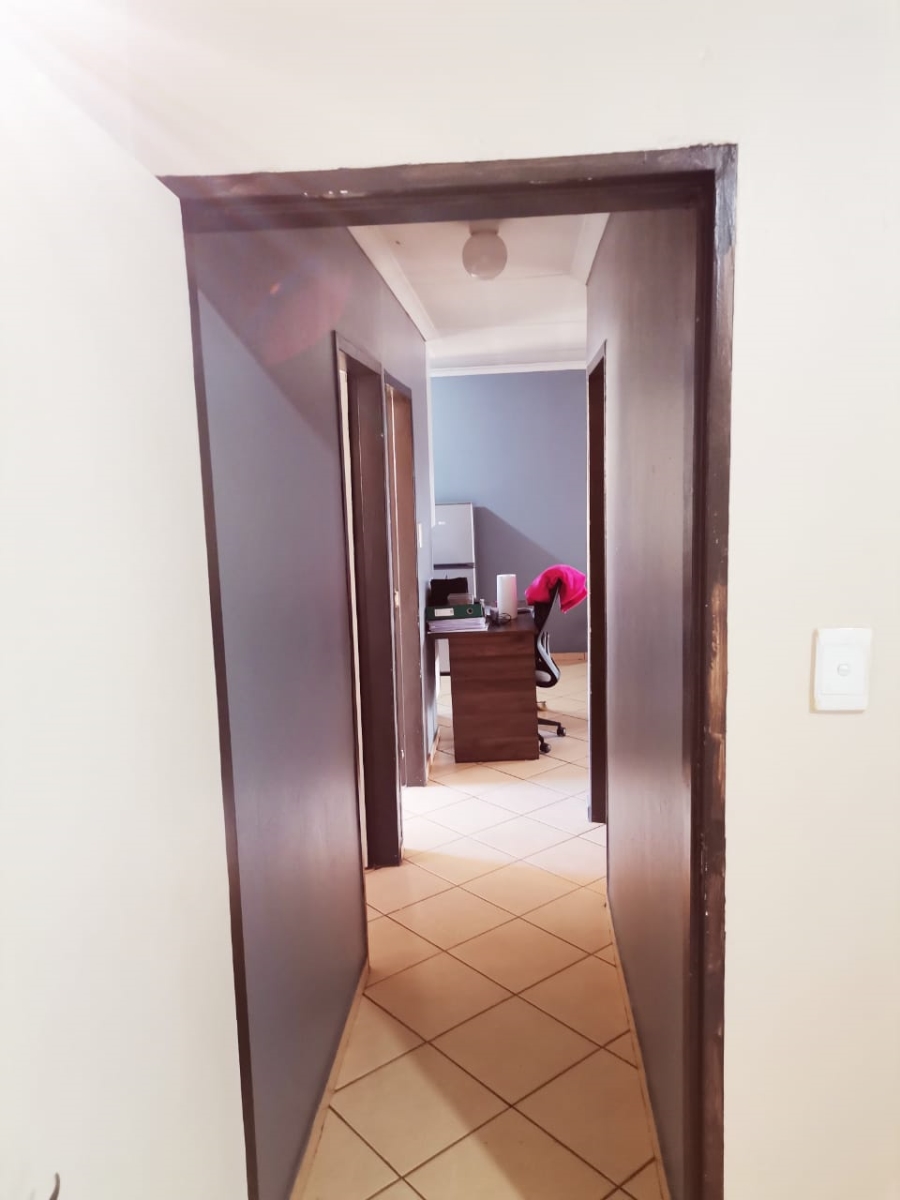To Let 3 Bedroom Property for Rent in Clayville East Gauteng