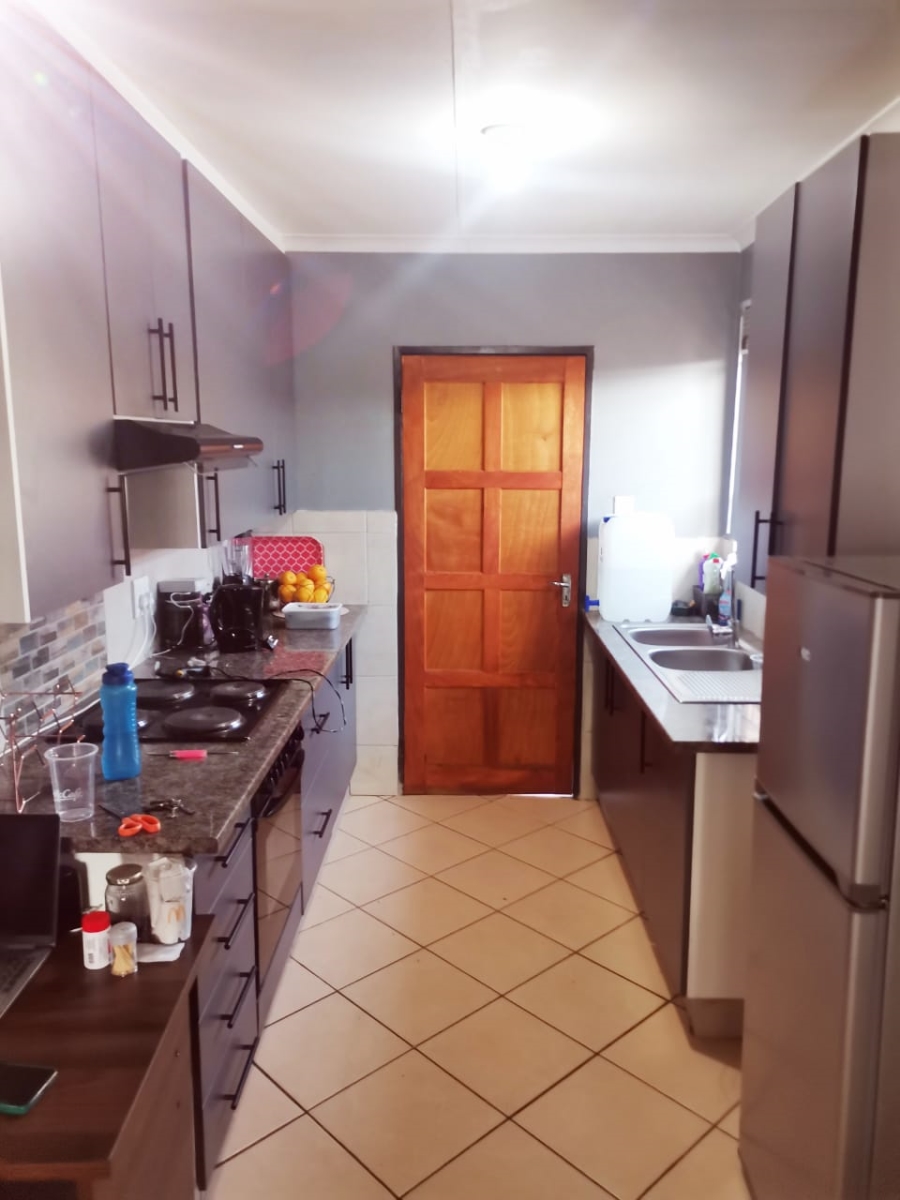 To Let 3 Bedroom Property for Rent in Clayville East Gauteng