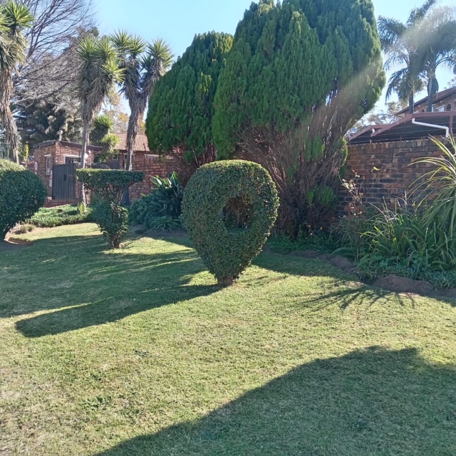 2 Bedroom Property for Sale in Vorna Valley Gauteng