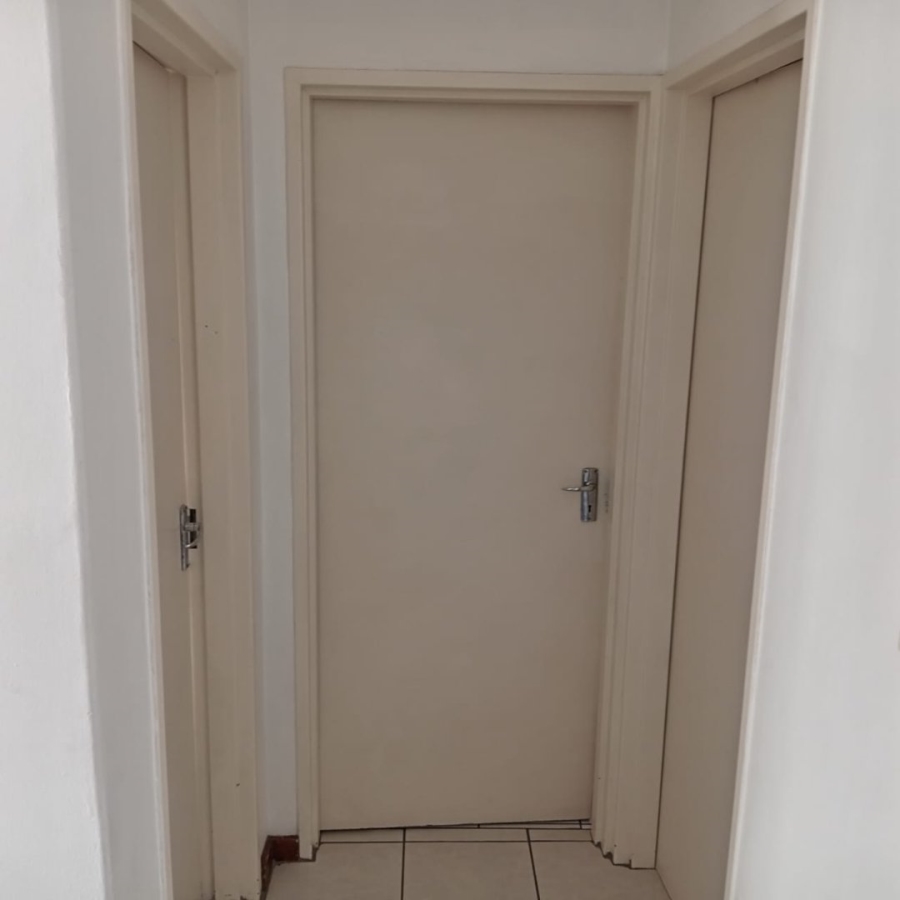 2 Bedroom Property for Sale in Vorna Valley Gauteng
