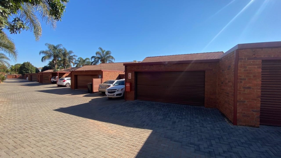 3 Bedroom Property for Sale in Eldoraigne Gauteng