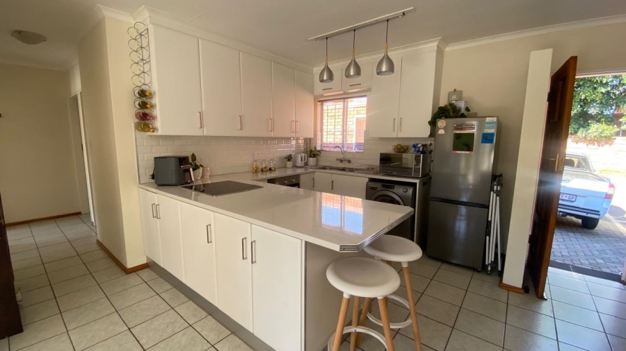 3 Bedroom Property for Sale in Eldoraigne Gauteng