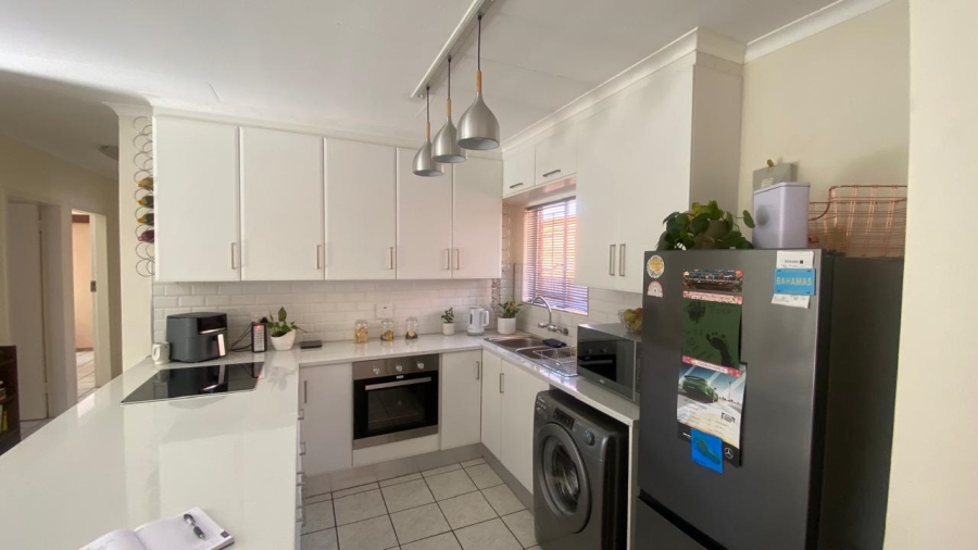 3 Bedroom Property for Sale in Eldoraigne Gauteng