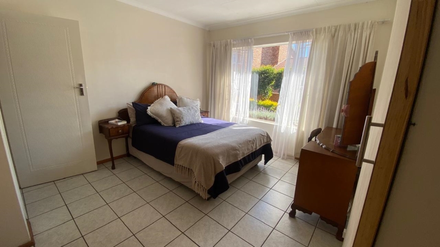 3 Bedroom Property for Sale in Eldoraigne Gauteng