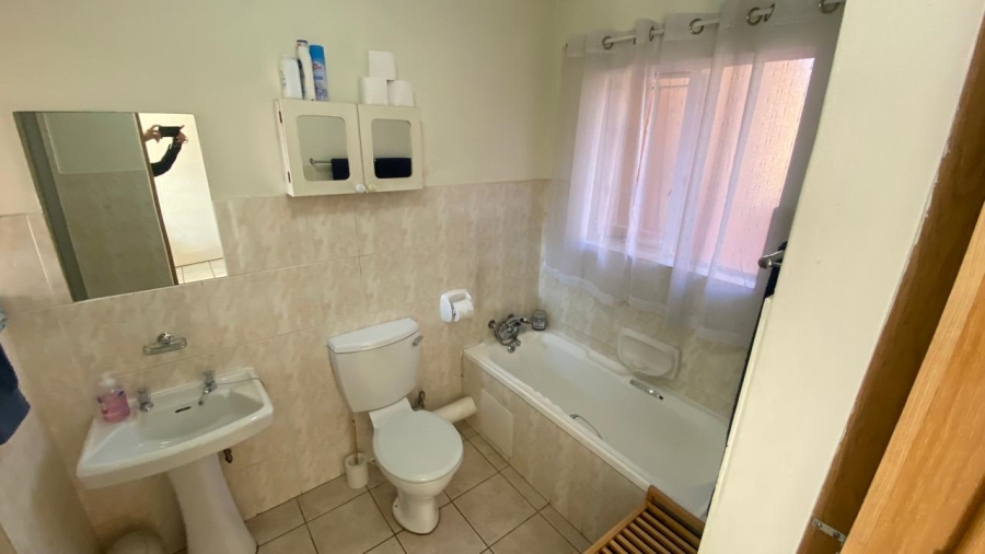 3 Bedroom Property for Sale in Eldoraigne Gauteng