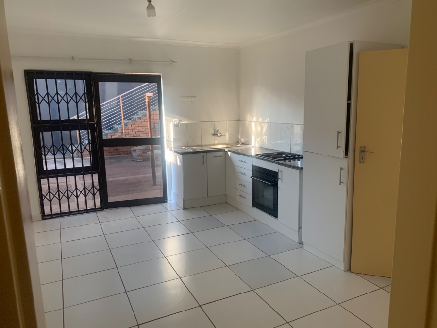 To Let 2 Bedroom Property for Rent in Mondeor Gauteng