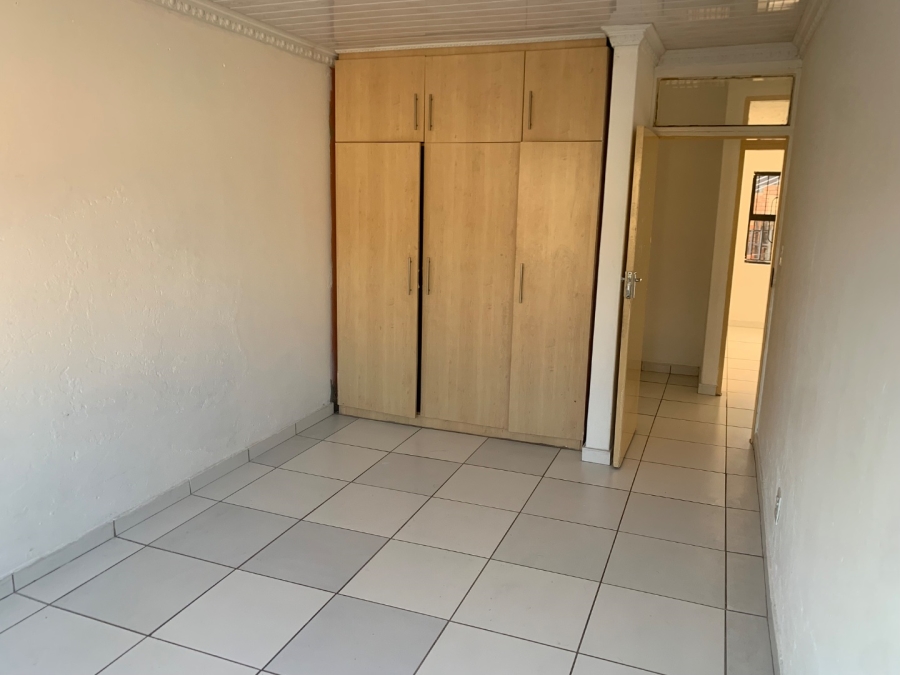 To Let 2 Bedroom Property for Rent in Mondeor Gauteng