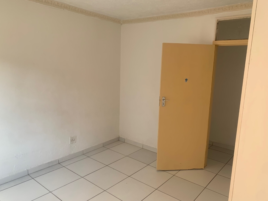 To Let 2 Bedroom Property for Rent in Mondeor Gauteng