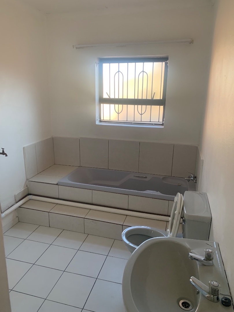 To Let 2 Bedroom Property for Rent in Mondeor Gauteng