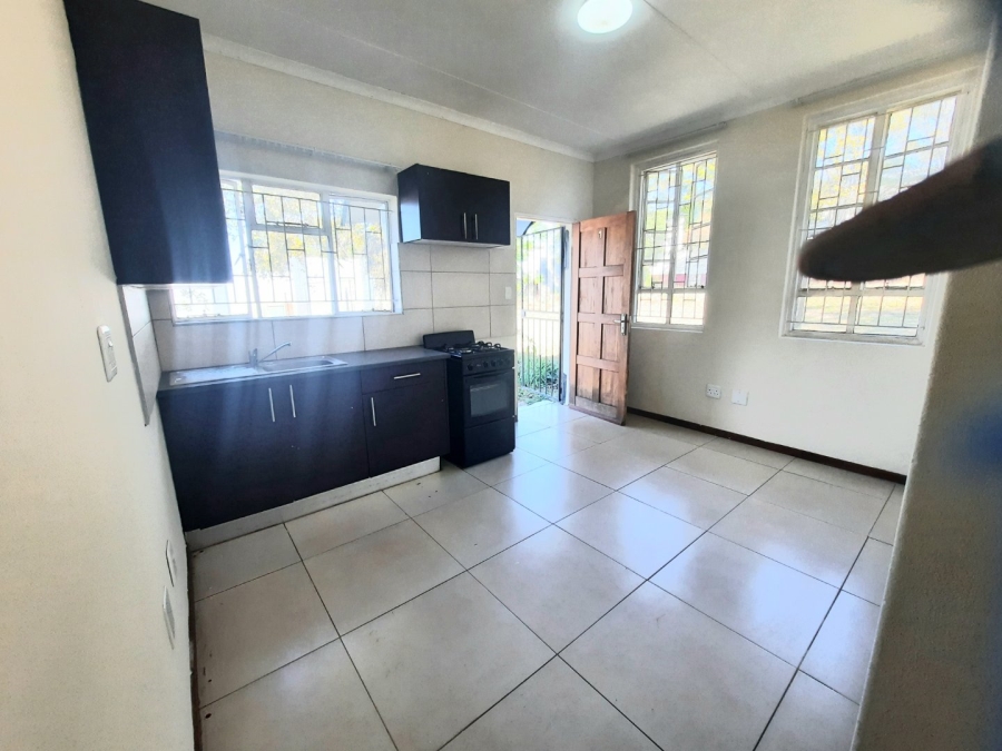 To Let 2 Bedroom Property for Rent in Kensington B Gauteng