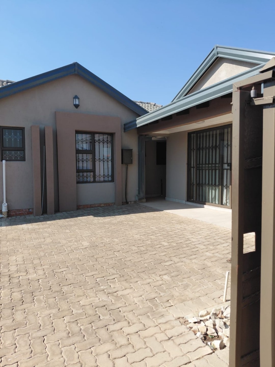 To Let 3 Bedroom Property for Rent in Soshanguve FF Gauteng
