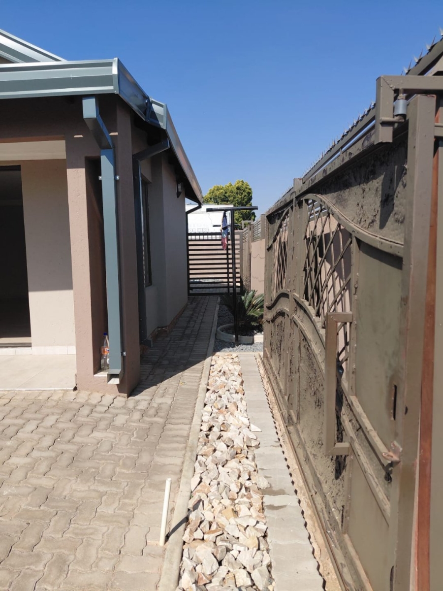To Let 3 Bedroom Property for Rent in Soshanguve FF Gauteng