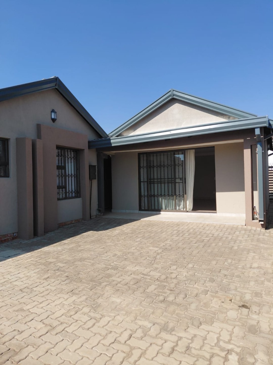To Let 3 Bedroom Property for Rent in Soshanguve FF Gauteng