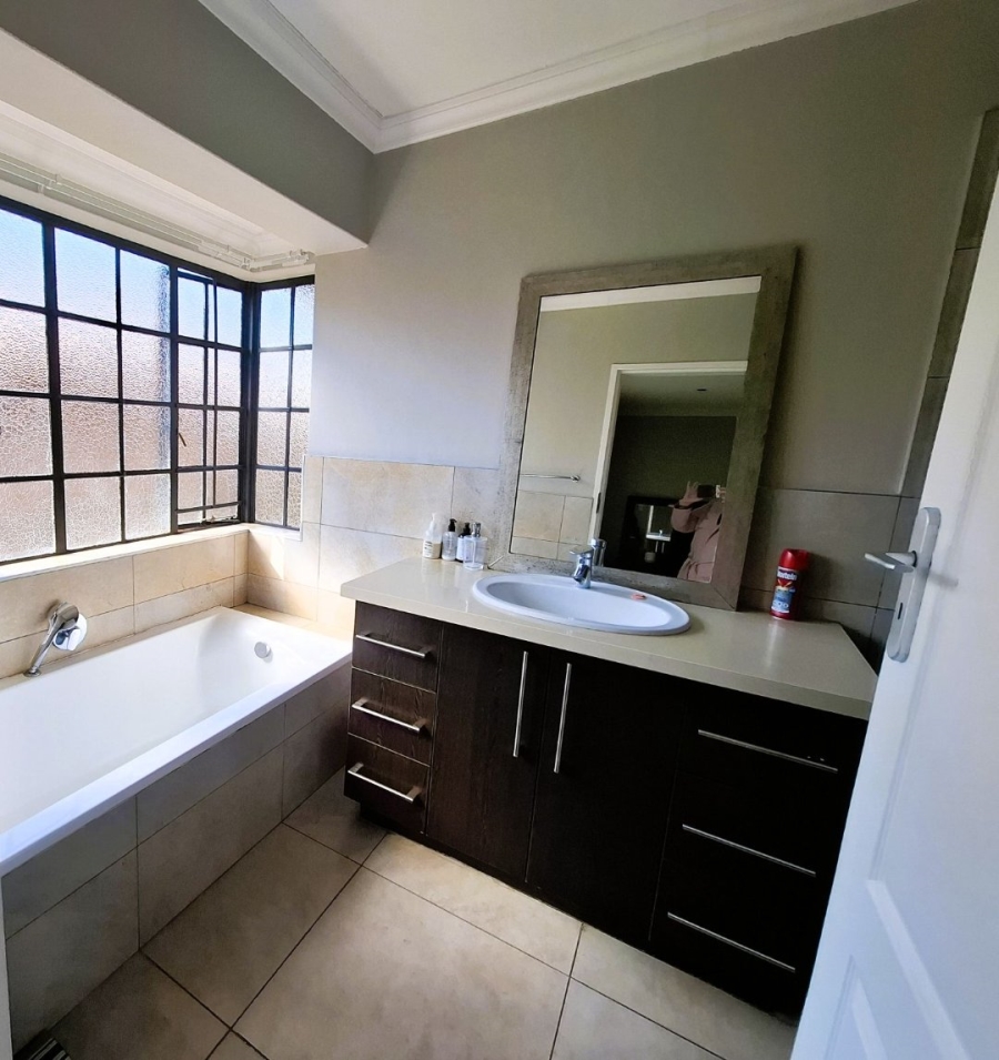 To Let 3 Bedroom Property for Rent in Brooklyn Gauteng