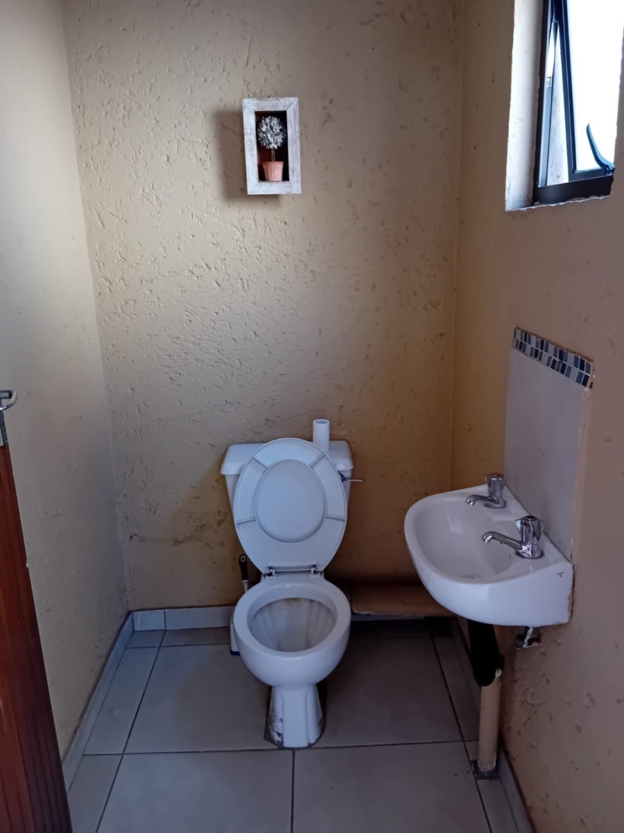 To Let 2 Bedroom Property for Rent in Radiokop Gauteng