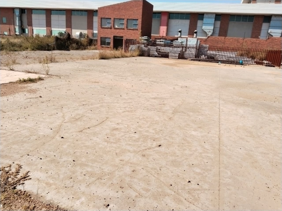  Bedroom Property for Sale in Clayville Industria Gauteng